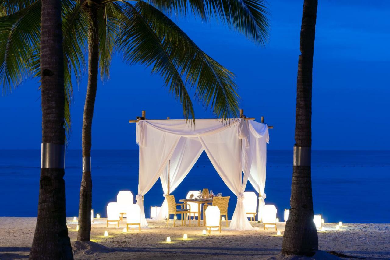 Oceanica Resort Panglao, Bohol Екстериор снимка A beachside dining experience at the resort