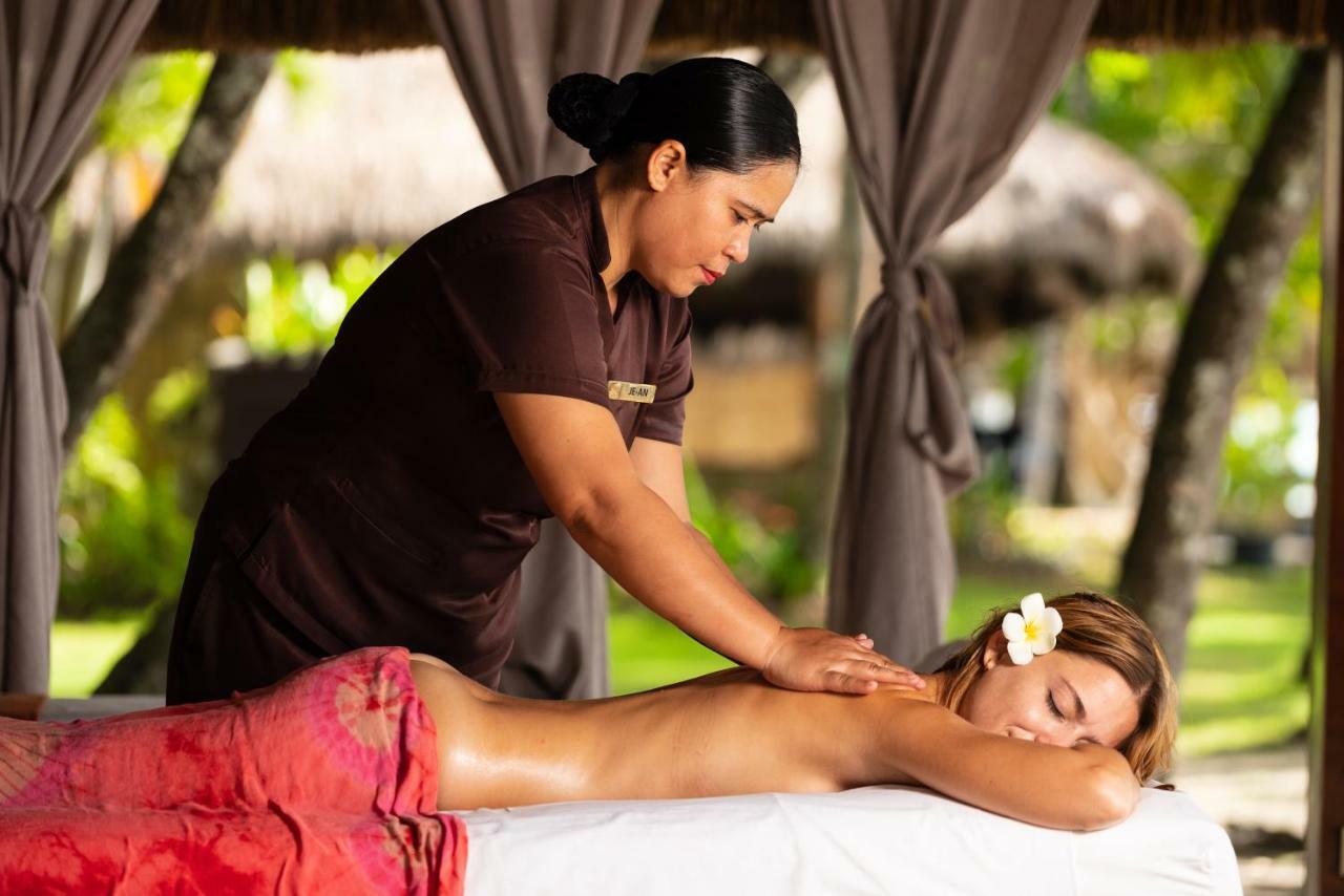 Oceanica Resort Panglao, Bohol Екстериор снимка A massage therapist at work